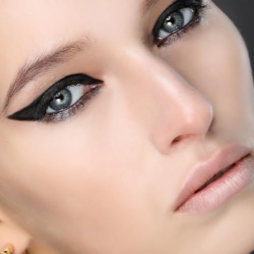 Gel-Eyeliner von Makeup Revolution im praktischen Pot mit Pinsel