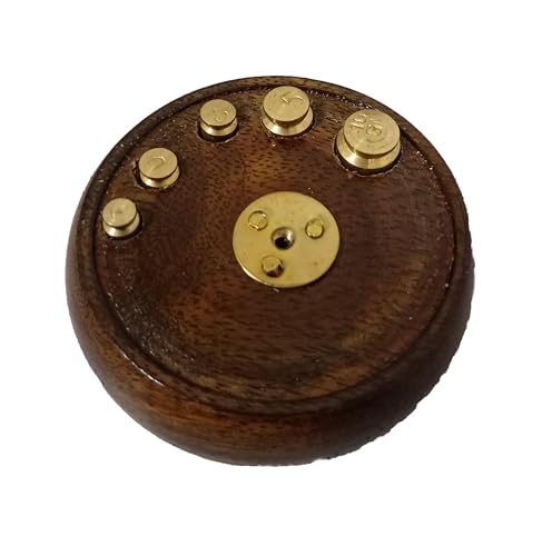 Báscula decorativa antigua de latón con base de madera miniatura 6