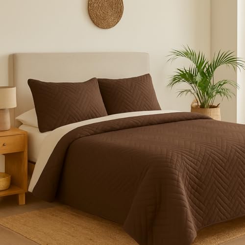 Acomoda Textil - Colcha Bouti Reversible Termosellada + Funda de Cojín 50x70 cm para Dormitorio. Cubrecama, Ligero, Versátil e Ideal para Cualquier Época del Año. (Marrón, Cama 150 cm)