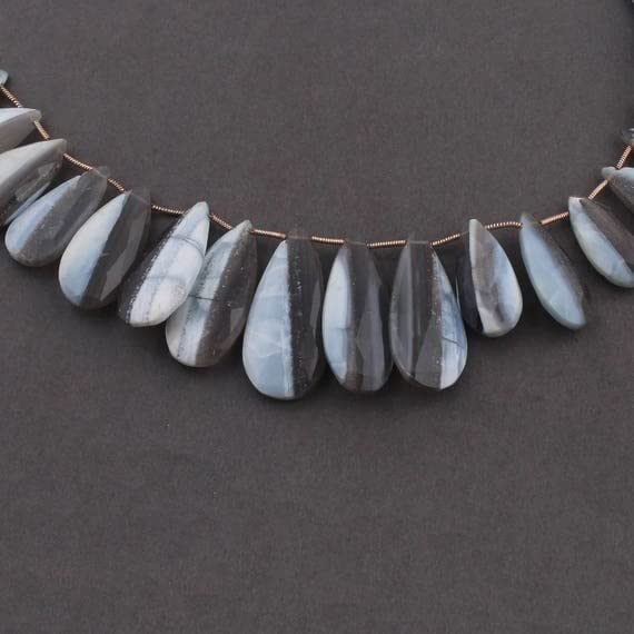 Opale boulder naturelle en perles briolettes magnifiques pour offrir un bijou fait main inoubliable