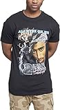 El icónico retrato impreso en la parte frontal muestra un collage de Tupac con el texto "All Eyez On Me"