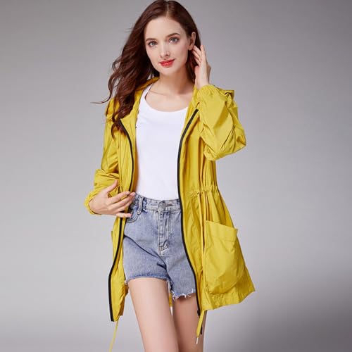 Chubasquero impermeable mujer corto y ligero con capucha ajustable 3