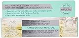 Usa nuestra pasta de dientes de triple acción para unos dientes blancos y unas encías sanas