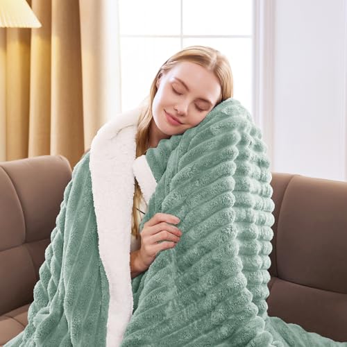 WAVVE Decke Sherpa Kuscheldecke Flauschig Grün - Extra Warme Dicke Weiche Grobe Kordecke Sofaüberwurf, Sofadecke Doppelgesicht, 220x240 cm XL Wolldecke Couchdecke Wohndecke