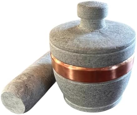 Pilão De Pedra Sabão Resistente Com Detalhe Em Cobre E Tampa