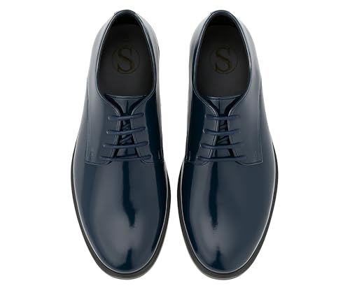 Una scarpa elegante e formale in stile derby per ragazzi di SIRRI è la calzatura perfetta per qualsiasi evento formale.