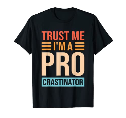 Trust Me I'm A Pro Crastinator Procrastinator Funny Saying Camiseta