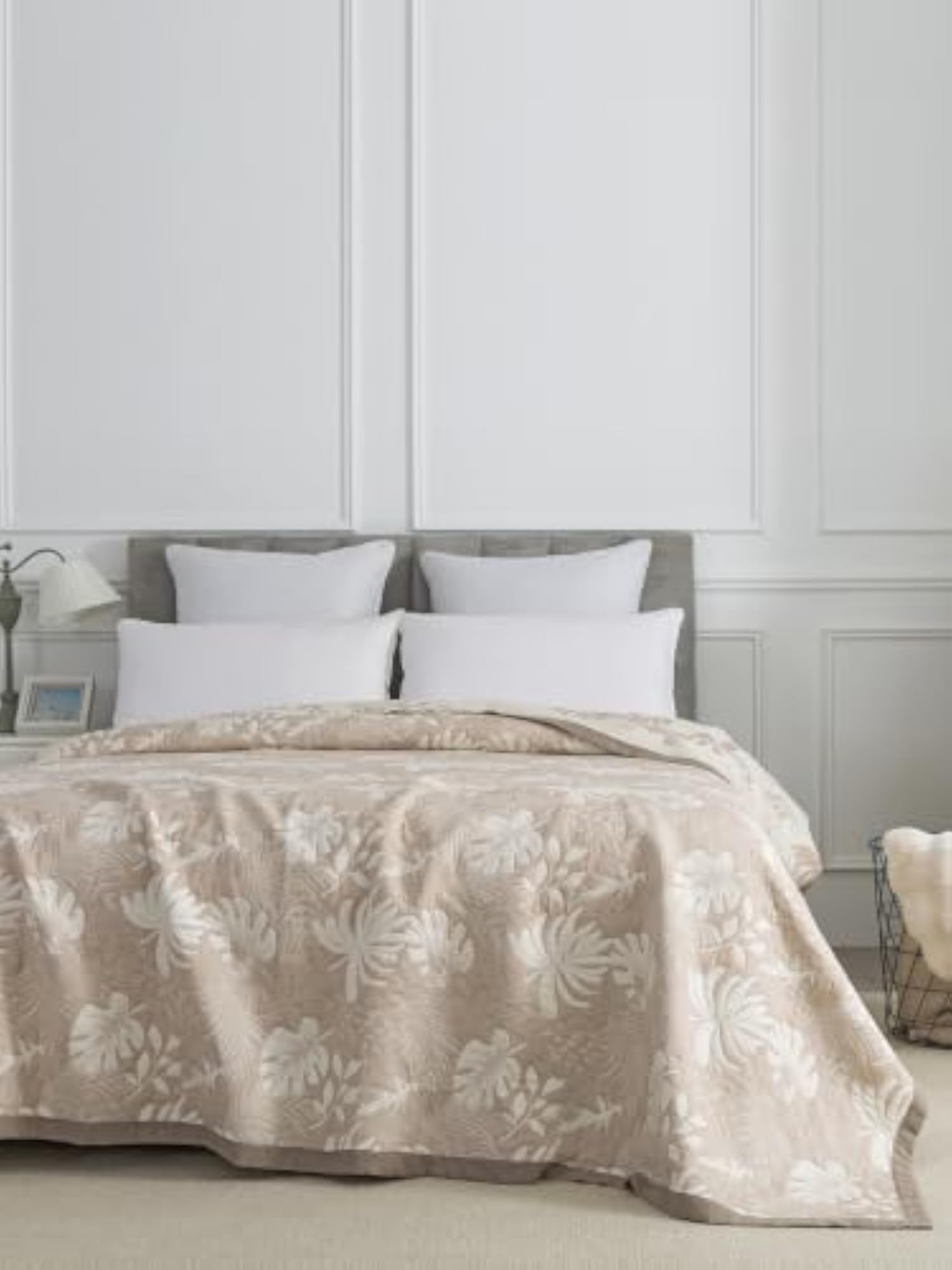 Fashion Abstract Leaves Weave Light Brown and White Bedspread