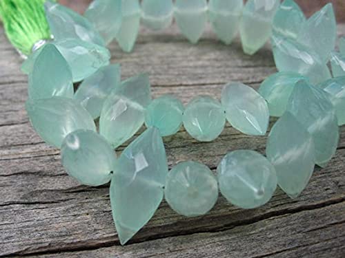 Calcédoine verte en perles facettées de 17x7mm pour création de bijoux
