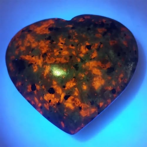 Cristal de roche fluorescent en forme de cœur, minéral rare 30g