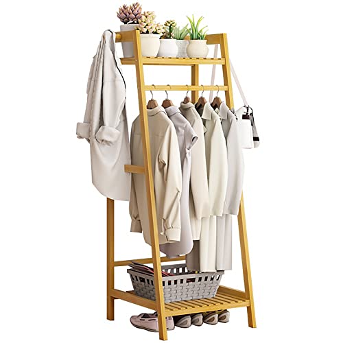 Porte-vêtements sur pied en bambou naturel pour une entrée moderne et épurée