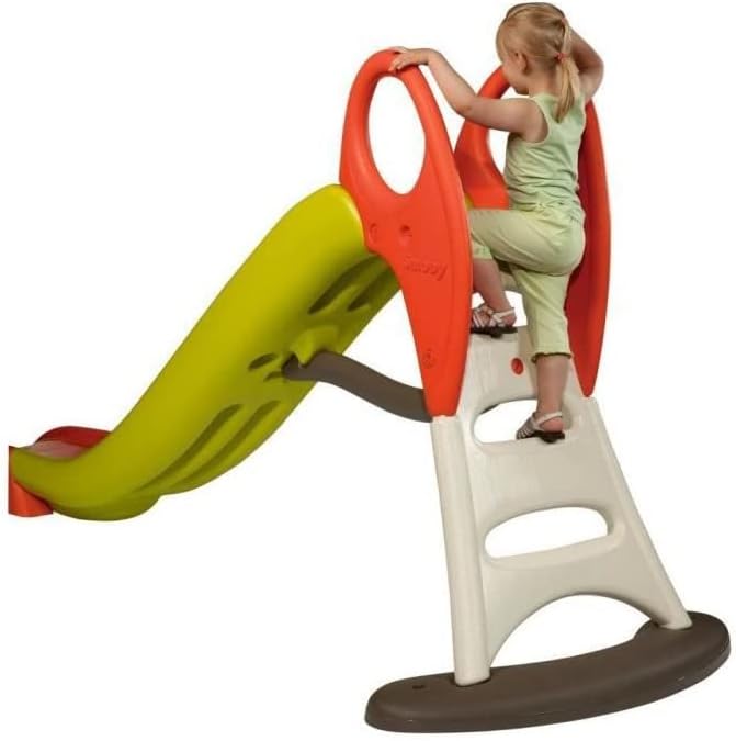 Child climbing Smoby XL Water Fun Slide