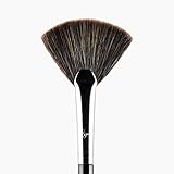 Helps apply & diffuse powder & cream products on the cheekbones, down the nose, above the lip & at the center of the forehead