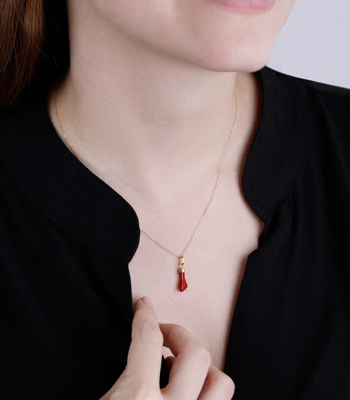 Colgante Mano Puño coral rojo fabricado en oro de 18k