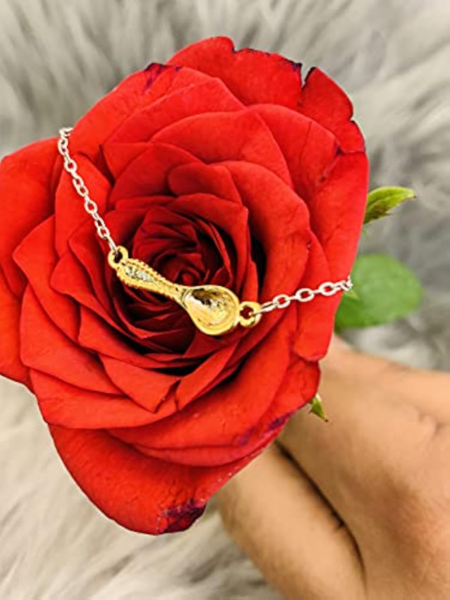 Stylish Chain Pendant Necklace for Dress-Up