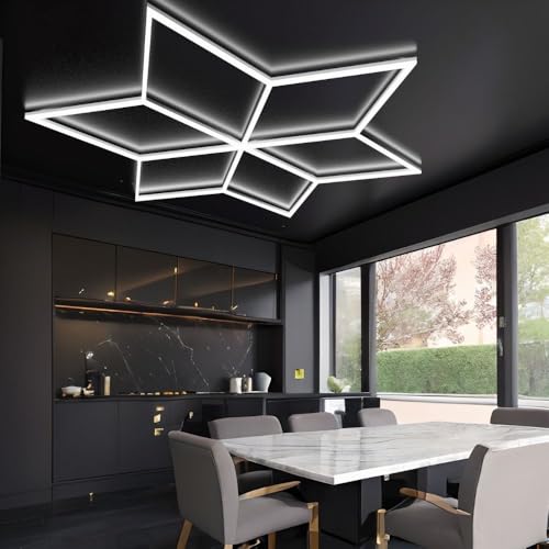 Lampe LED en forme d'étoile contre le manque de lumière en atelier