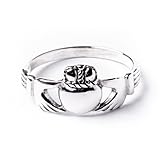 FAIT AVEC AMOUR - Bague Claddagh pour femme et homme. Largeur 10 mm. Argent sterling 925. Hypoallergénique et sans nickel. Cet article est livré dans une boîte cadeau. Chiffon de polissage pour argent 925 inclus. Style : bague Claddagh.