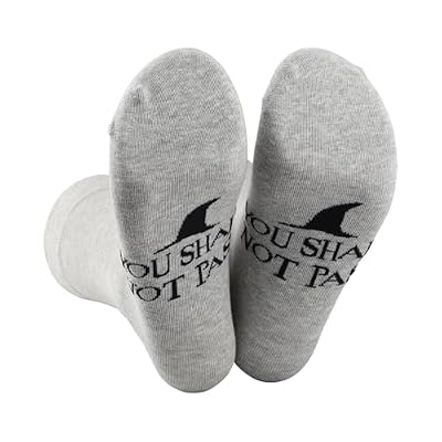 PXTIDY Calcetines novedosos con texto en inglés "You Shall Not Pass", regalo para entusiastas del cine, Negro, Fits Shoe Size 4-15 | Ya disponible en tu tienda friki favorita! En mundofriki.es!