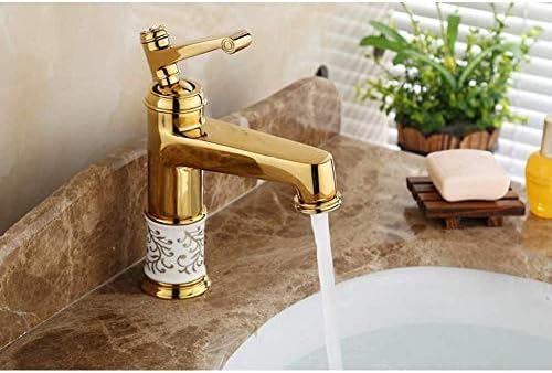 Mélangeur de robinet de lavabo pour une salle de bains moderne et lumineuse