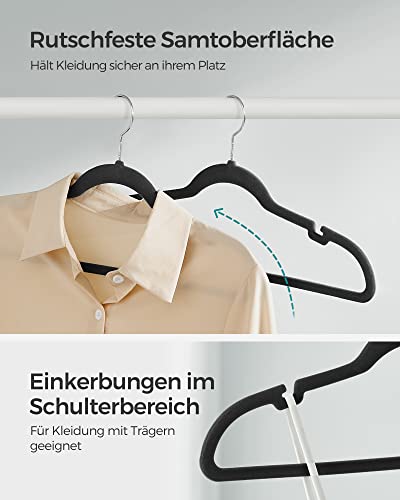 SONGMICS Samt-Kleiderbügel, 50 Stück, Kleiderbügel für Kleidung, rutschfest, mit Schulterkerben, Hosenstange, 360?Drehhaken, platzsparend, 0,6 cm dick, 43 cm lang, Tintenschwarz CRF029B05
