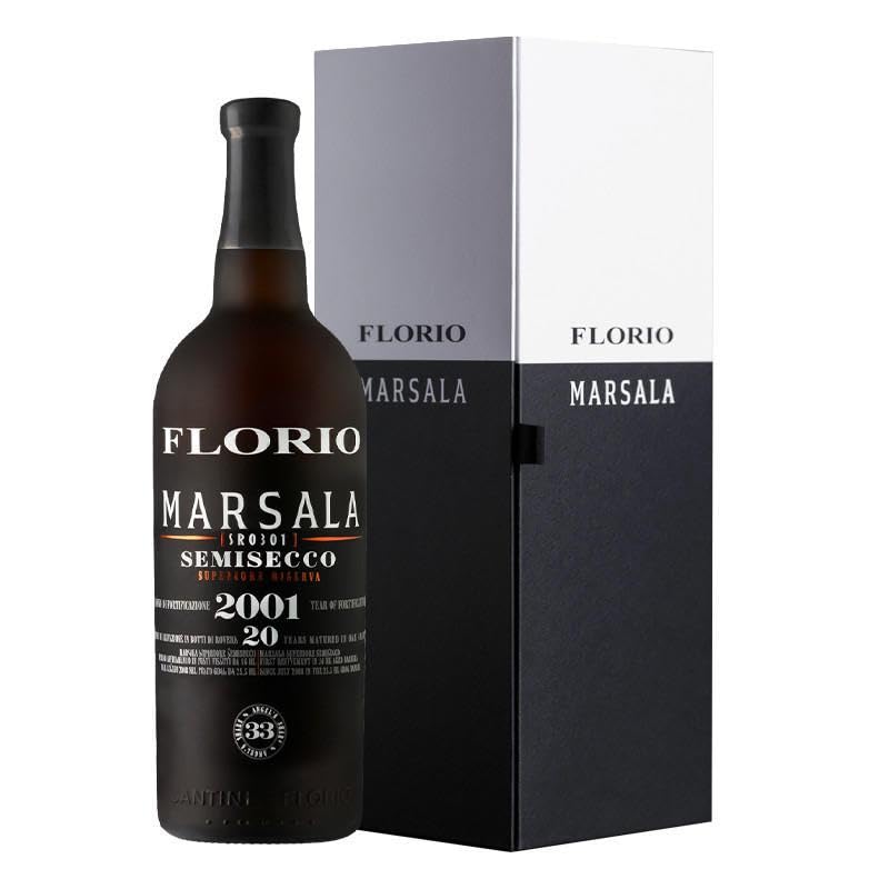INVECCHIAMENTO: Affinato per 20 anni in botti di rovere, conferendo una complessità straordinaria e note intense di frutta secca, miele e liquirizia