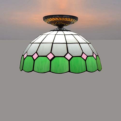 Plafonnier en verre Tiffany salon sombre solution éclairage vert chaleureux