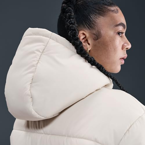 Nike Sportswear Classic Puffer Lockere Therma-Fit Jacke Mit Kapuze Für Damen, Light Bone/White, FZ5899-072, 2XL – Ansicht 2