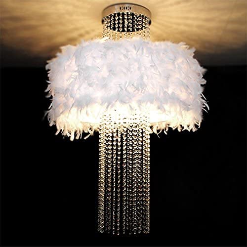 Plafonnier grand format en cristal et plumes pour illuminer un restaurant