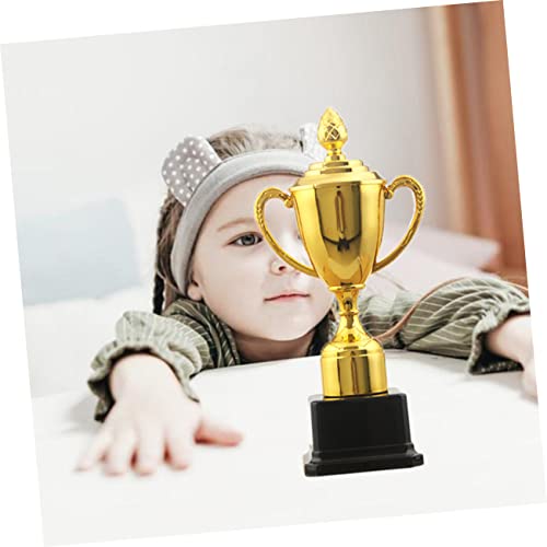 Toyvian 1 PC Troféu De De Plástico Brinquedos De Mesa Brinquedo De Futebol Brinquedos Para Crianças