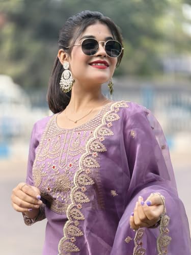 Image of VredeVogel Women's Silk Blend Embroidered Kurta with Pant & Silk Chiffon Dupatta Set
