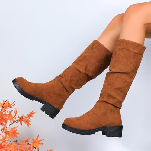 Mode d'hiver en bottes montantes décontractées et bottines chic