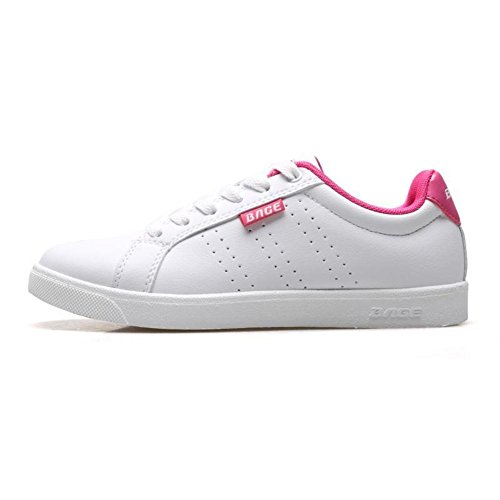 Chaussures de dames blanches pour les cours et les sorties en ville