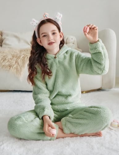 Image of Arshiner Girls 2 Piece Outfits Fuzzy Sweatsuits Hoodie and Sweatpant Sets