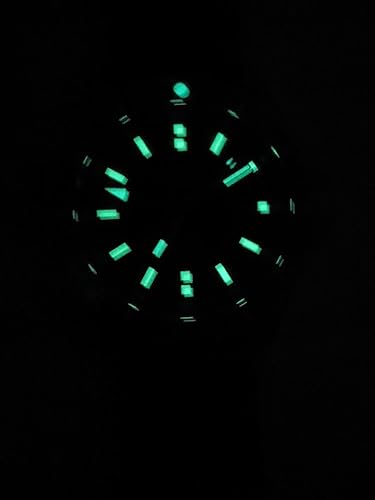 Bello reloj de apariencia moderna y características avanzadas.