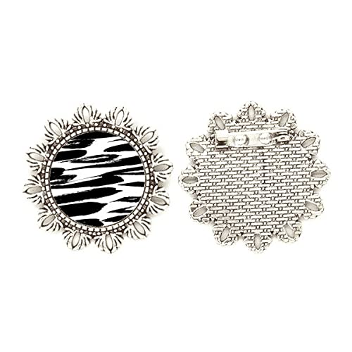 Broche de flores chinas plateado para transformar ropa básica en elegante