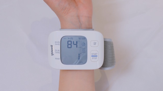 How to use yuwell wrist blood pressure monitor - Amazon.com