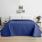 Colcha Bouti con diseño de Rombos de la firma Vipalia. Ideal para verano, primavera y entretiempo. Disponible para cama individual y matrimonio.