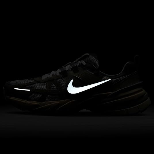 Amazon | [ナイキ] V2K ラン W V2K RUN ライトボーン/ライトアイアン