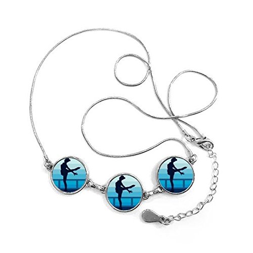Collier pendentif patinage artistique pour célébrer la grâce de la glisse en aquarelle
