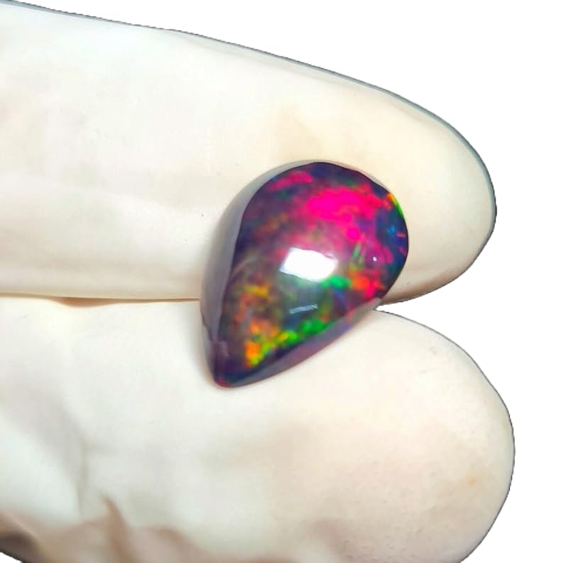 Cabochon d'opale éthiopienne en création de bague unique au quotidien
