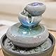 Zimmerbrunnen, Wasserfall, 3 Ebenen, Natursteineffekt, buntes LED-Licht, Innendekoration, Zen und elegant, Tischbrunnen, außergewöhnliche Geschenkidee, H 21 cm - Geelong Zen’Light