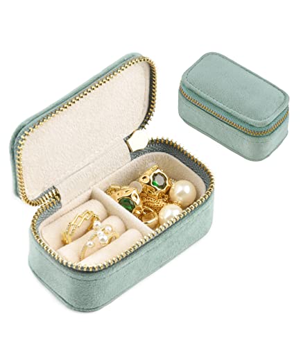 Taimy Mini Jewelry Travel Case, Velvet Small Travel Jewelry Box, Portable Jewelry Travel Organizer Box For Rings Earrings Necklaces, Gifts For Women Girls(Green Emerald) #TOP3