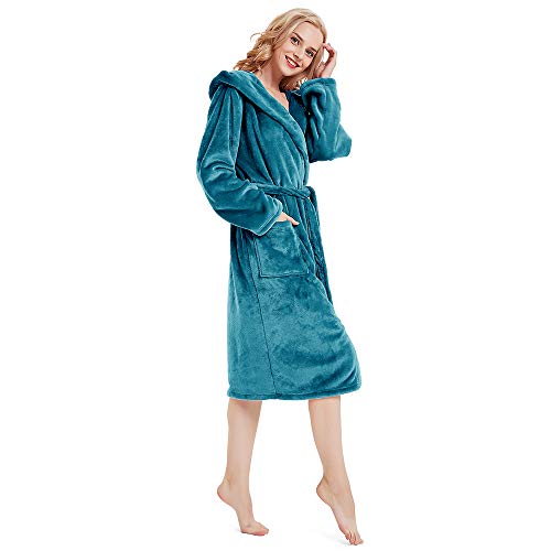 HOLOVE Women's Warm Hooded Fleece Bathrobe Cozy Long Spa Robes for Ladies3