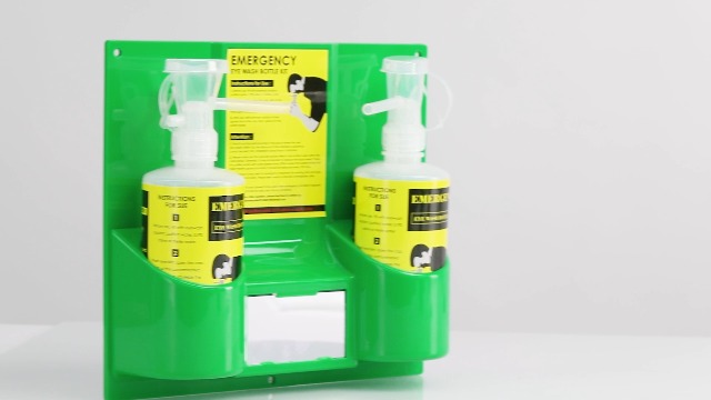 CGOLDENWALL Portable Eyewash Bottle Station, 2x500ml Wall-Mountable Kit with Mirror& Emergency Sign, ANSI Z358.1, No Installation Required for Lab Workshop Construction Site Emergency Use, NO Solution