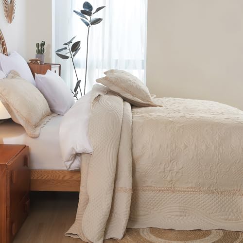 Image of EVENHUG Oversized Quilts Set King Size 3 Piece Bedding Set Reversible Bedspread with 2 Pillow Shams Coverlet Lightweight Soft Bed Cover for All Season(120 inchX128 inch,Beige)