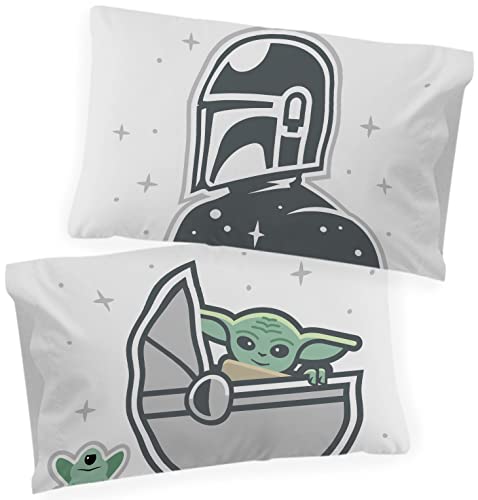 Jay Franco Lot de 2 taies d'oreiller Star Wars The Mandalorian The Cutest Bounty 100 % coton