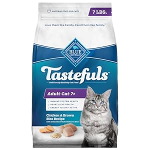 Blue Buffalo Tastefuls Natural Dry Food for Adult Cats 7+, Chicken & Brown Rice Recipe, 7-lb. Bag
