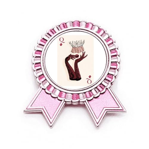 Broche carte à jouer Q rose en métal de taille M avec finitions soignées pour costume