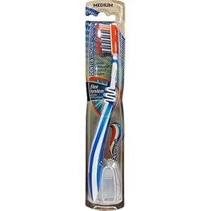 12 x Aquafresh tandenborstel, tanden en taal Flex Medium