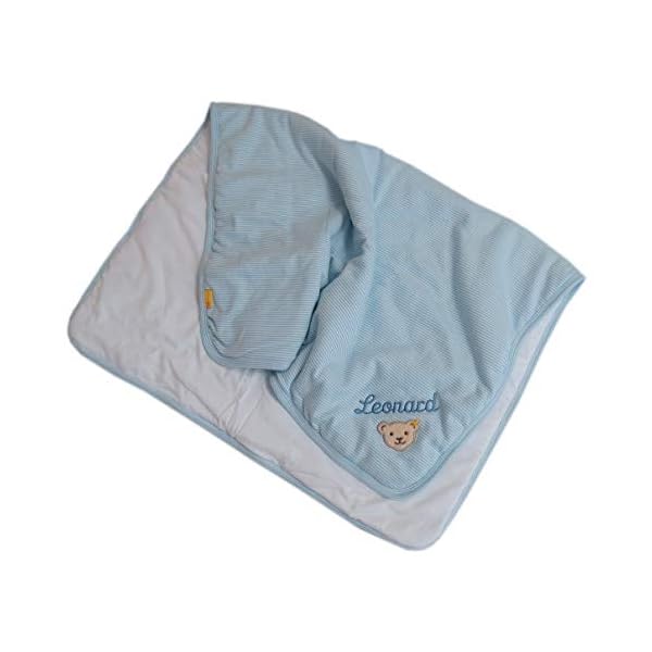 Steiff Babydecke mit Ihrem Wunsch Namen bestickt 90 cm x 60 cm hellblau fein geringelt personalisierte Namensdecke – Bild 3